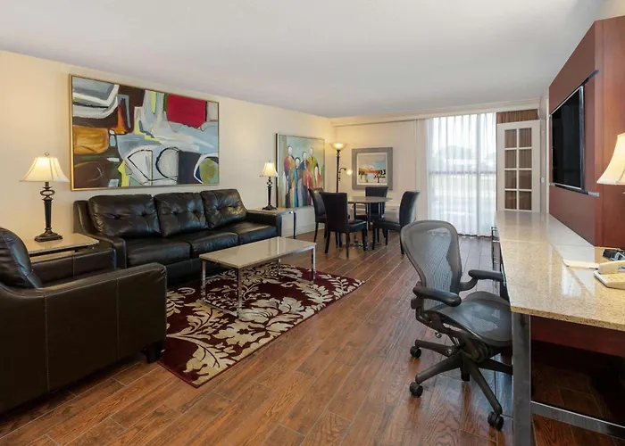 Wyndham Riverfront Hotel